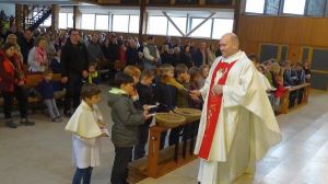 Błogosławieństwo I.komunijnych książeczek do nabożeństwa